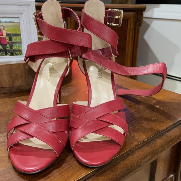 Red sandals - Picture 2 of 5